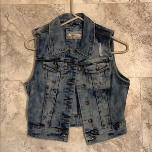 Sleeveless jean jacket